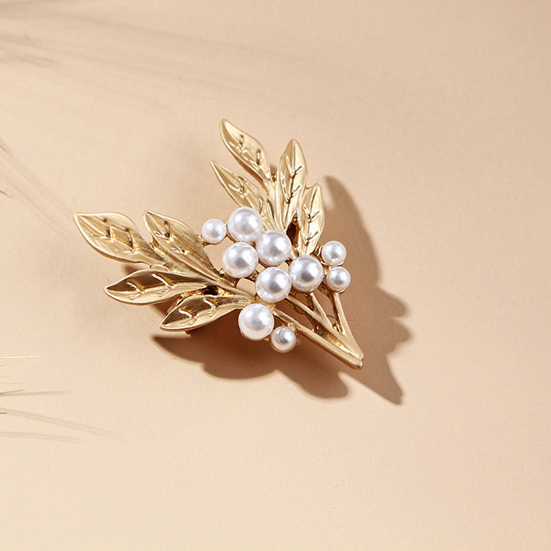 Simple brooch discount