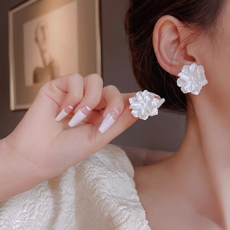 Large white flower best sale earrings