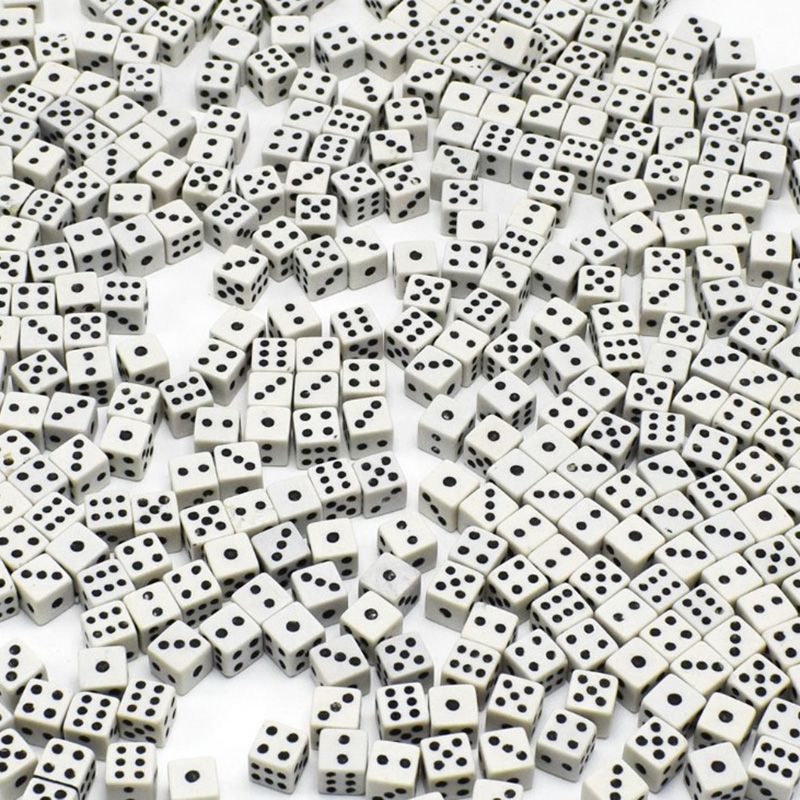 50Pcs/Lot dés 8mm en plastique blanc dés de jeu Standard Six faces décideur fête